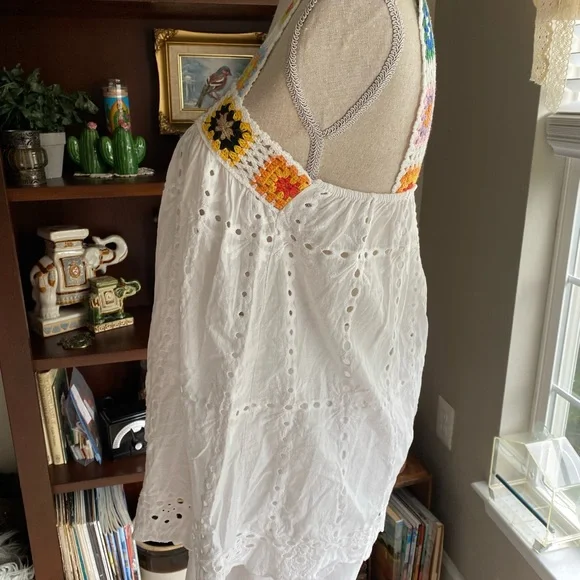 White Crochet Trim Women's Top EUC - Picture 5 of 8